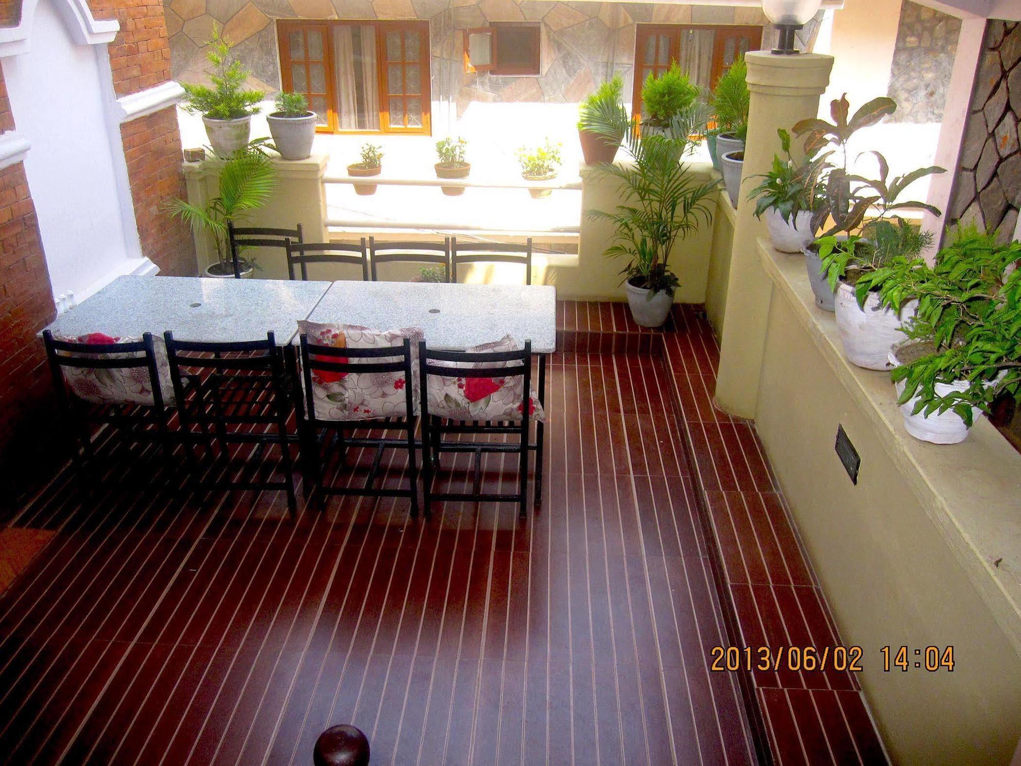 Hotel Half Moon Pokhara Exterior photo
