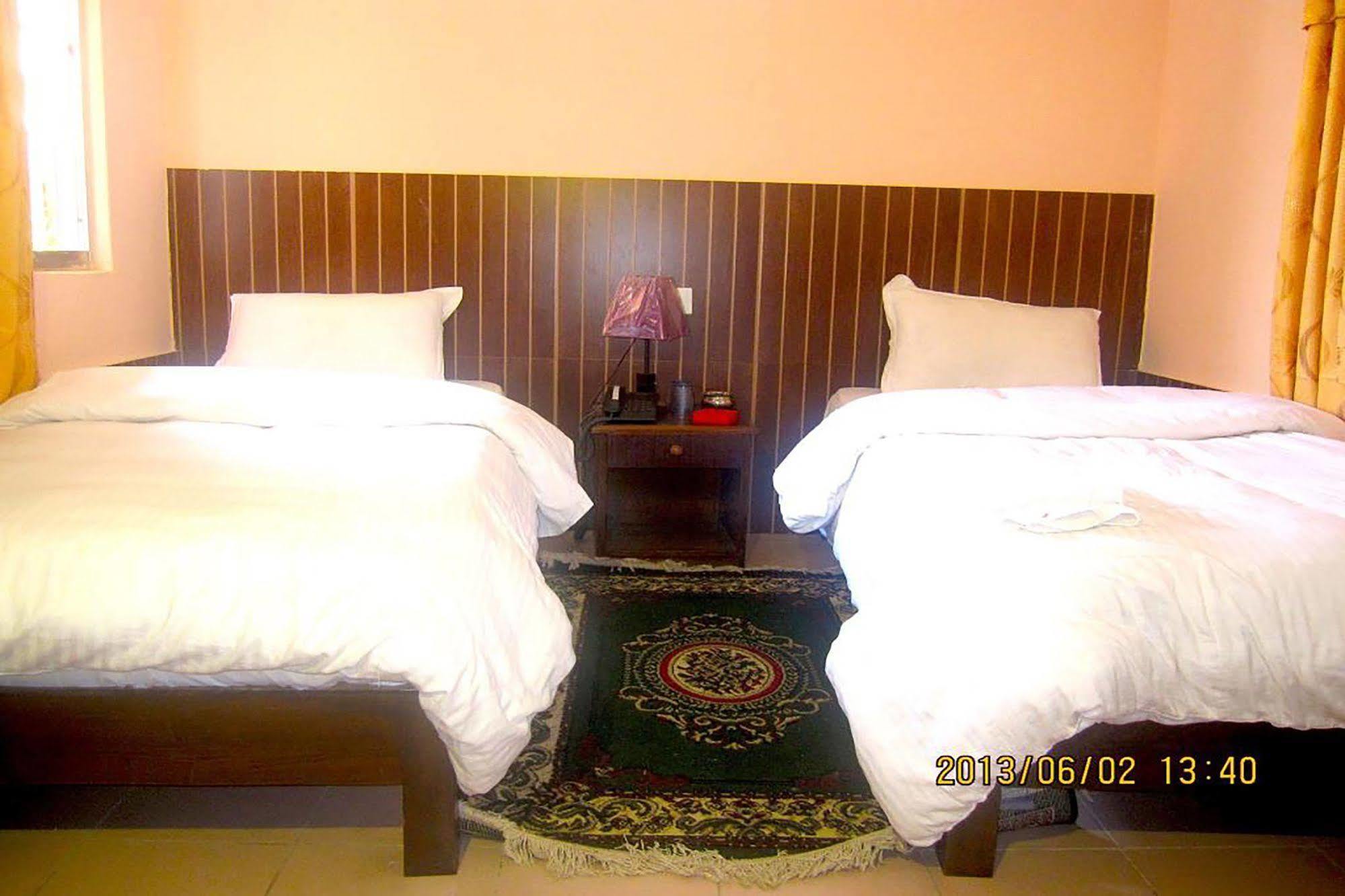 Hotel Half Moon Pokhara Exterior photo